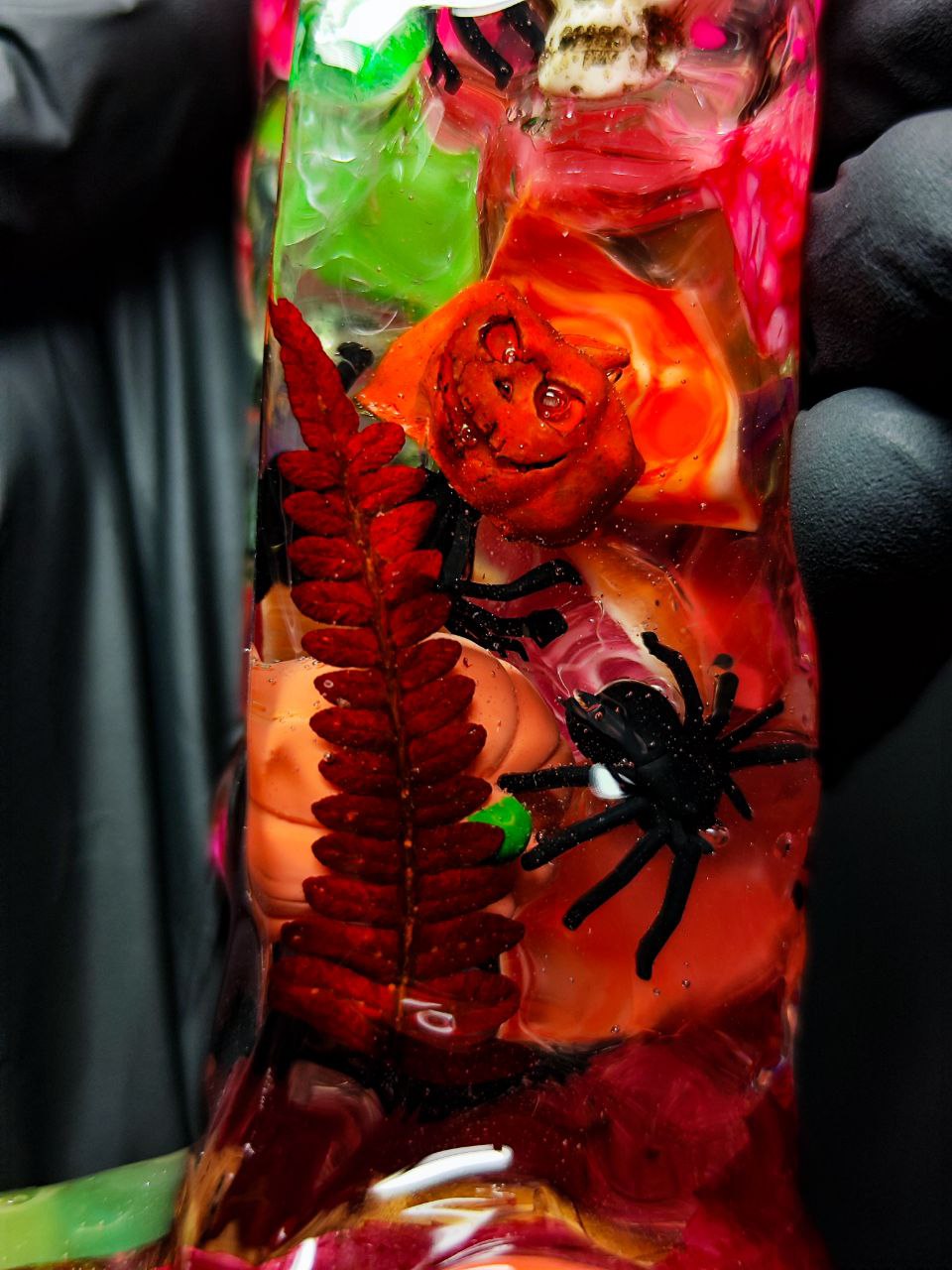 “Halloween Glow Resin Sculpture – Candy, Skulls & Spooky Magic Decor” (22cm)