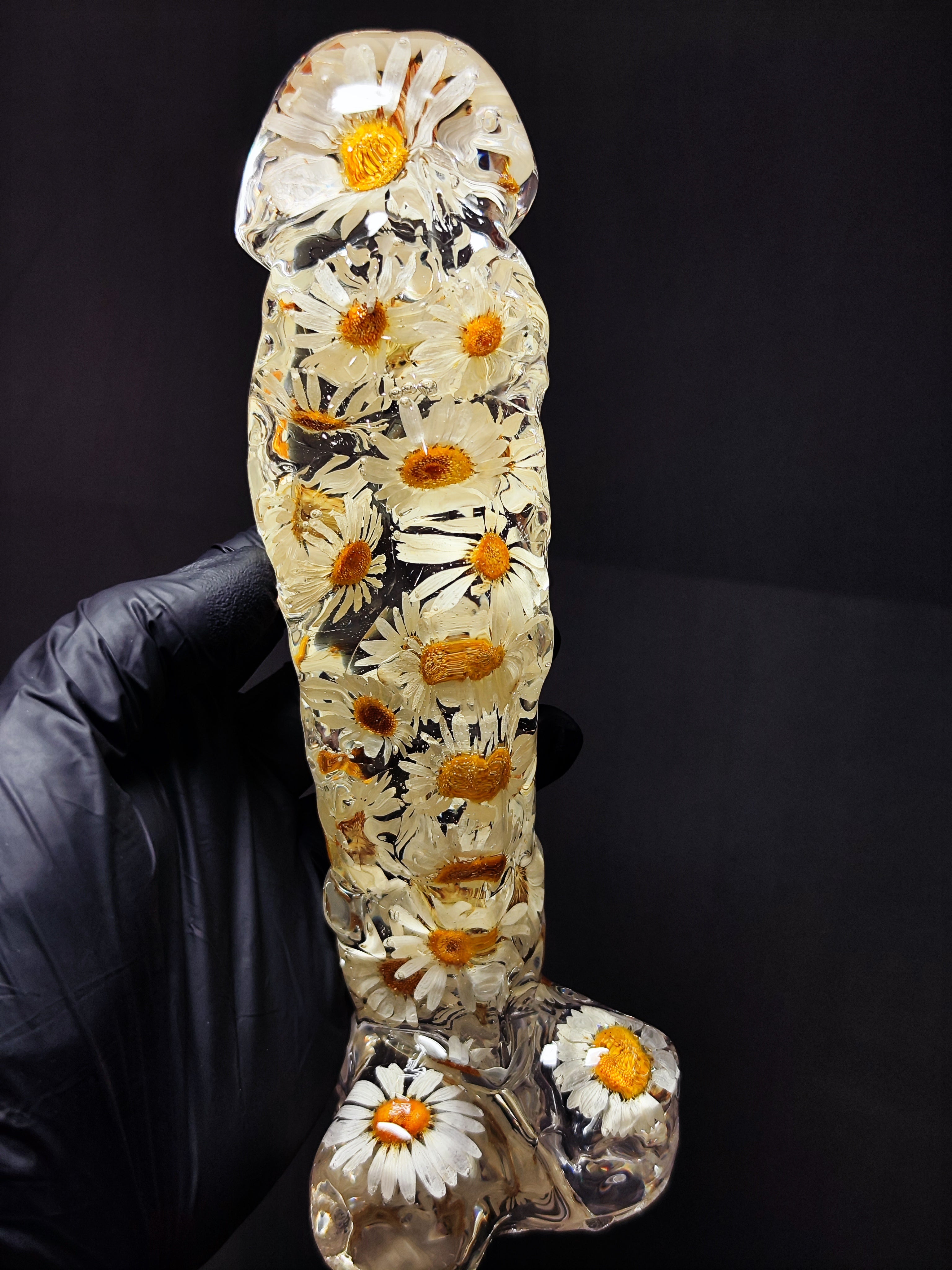 Figurine with daisies 22cm