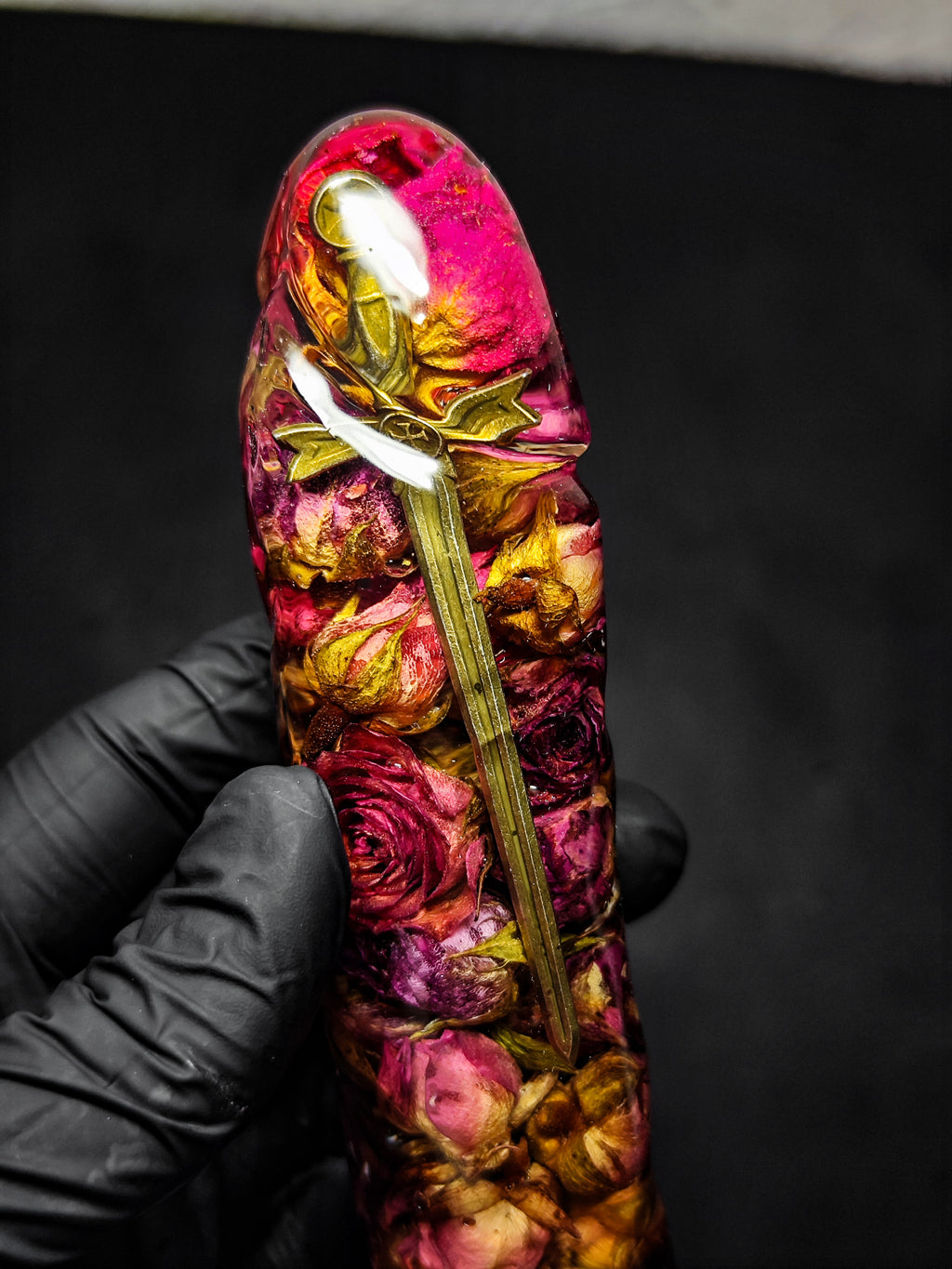 🌹 Handmade Epoxy Resin Sculpture with Roses and Sword 🗡️Adults Only (16 cm)