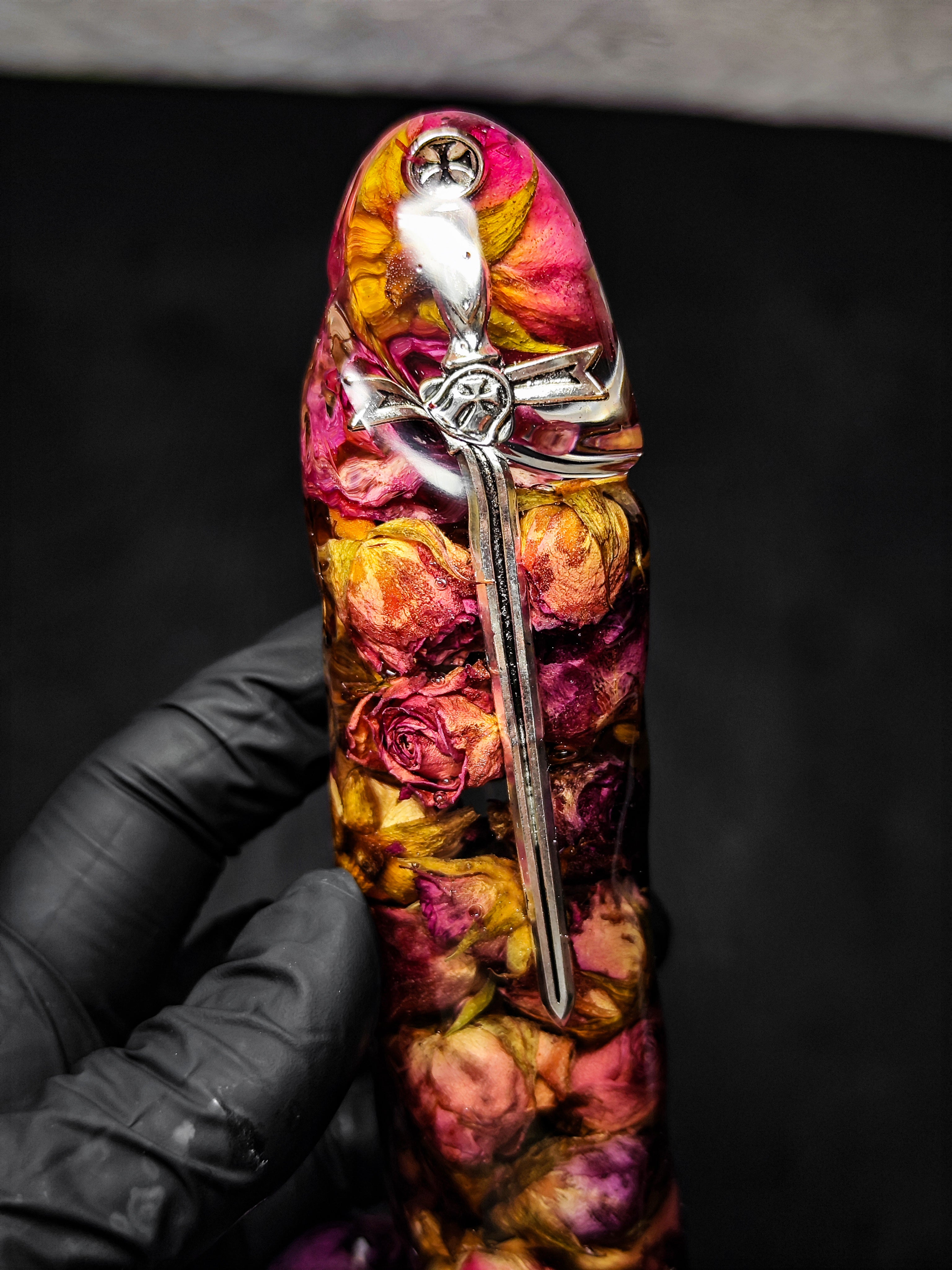 🌹 Handmade Epoxy Resin Sculpture with Roses and Sword 🗡️Adults Only (16 cm)