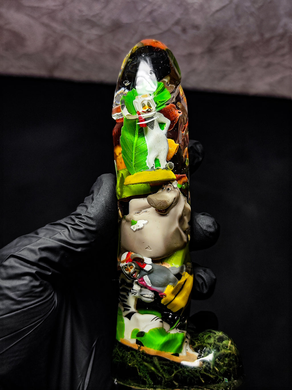 Animals from the New York Zoo that escaped to the island of Madagascar, figure decor (16cm)