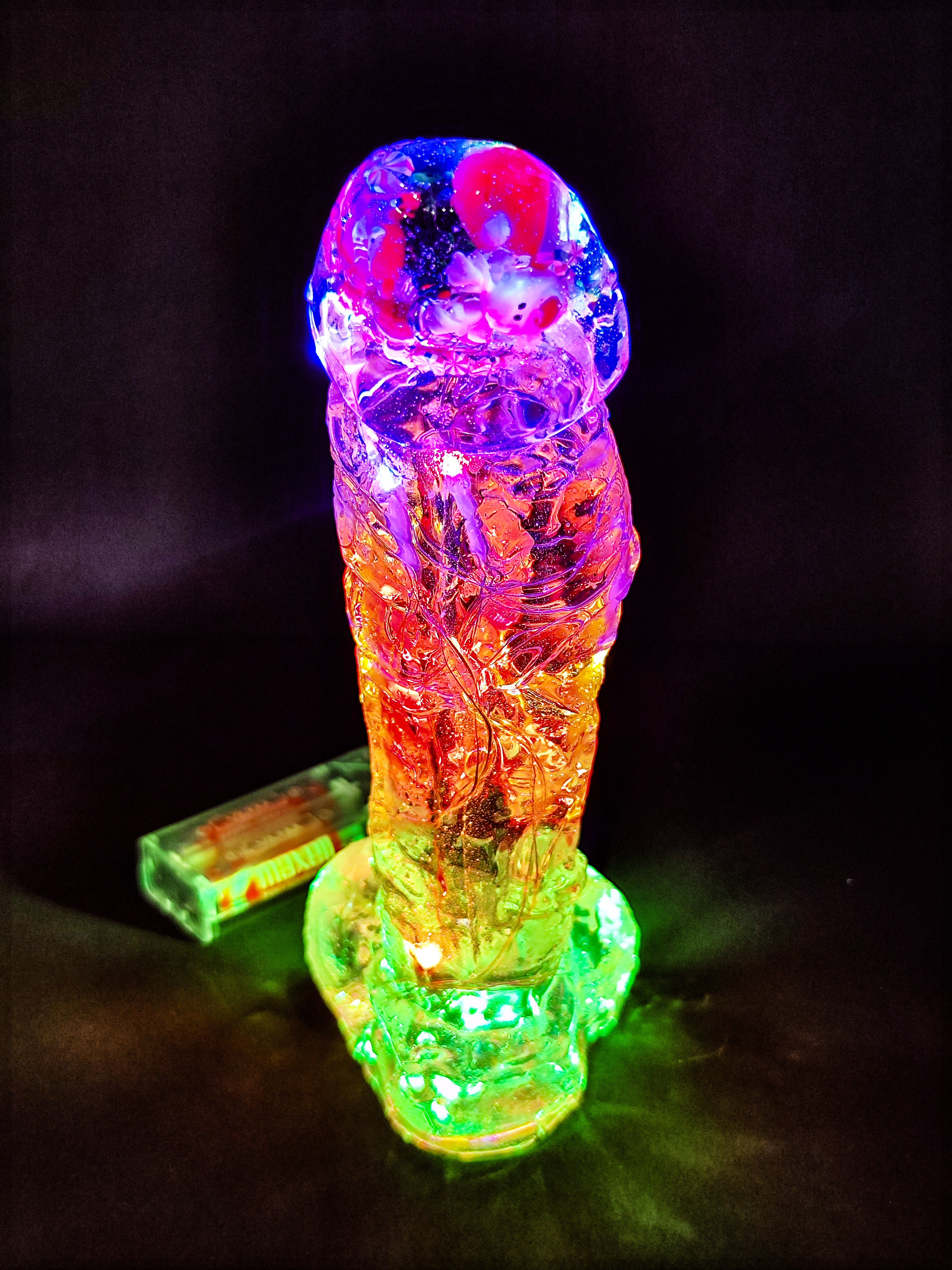 New Year's figure 22 cm with battery-operated garland.