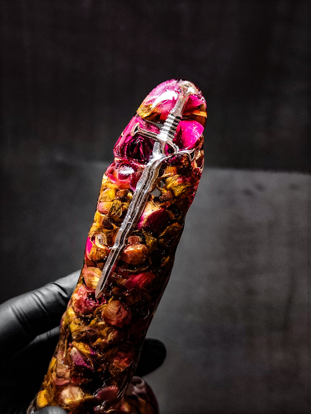 🌹 Handmade Epoxy Resin Sculpture with Roses and Sword 🗡️Adults Only (16 cm)