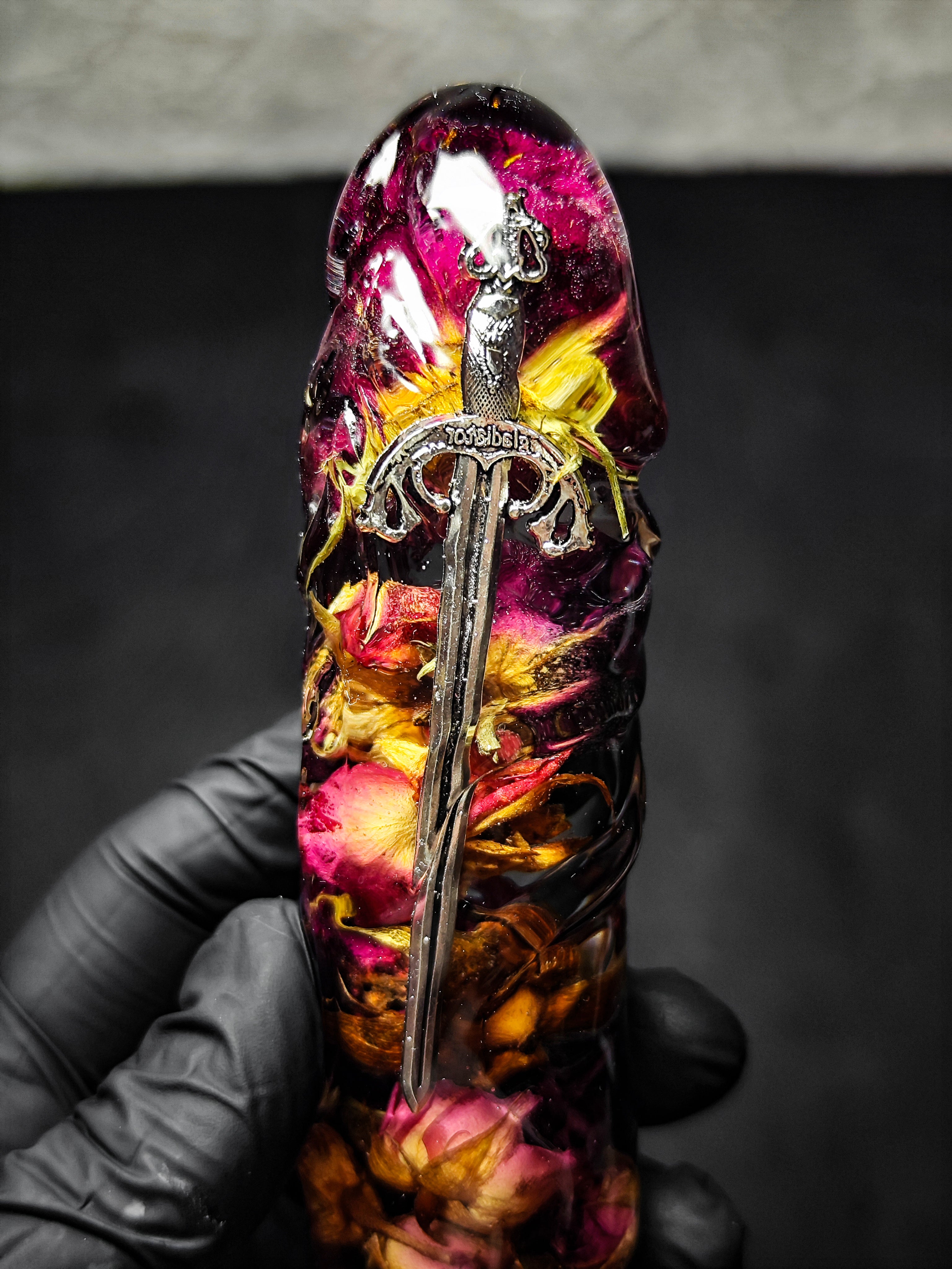 🌹 Handmade Epoxy Resin Sculpture with Roses and Sword 🗡️Adults Only (16 cm)